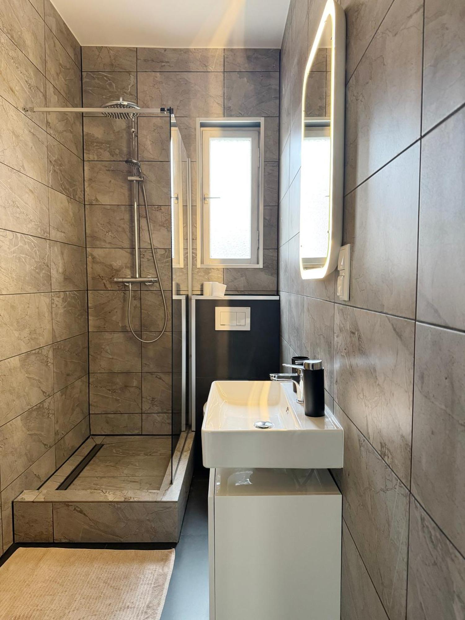 דיסבורג Huge Apartment With Sauna And Free Parking מראה חיצוני תמונה